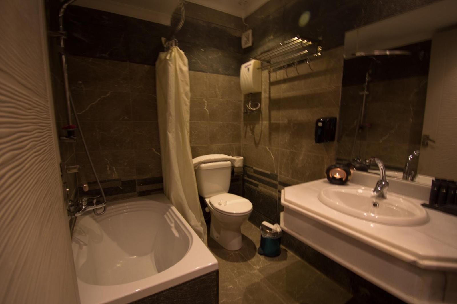 Nile Guardian Hotel Giza Exterior photo
